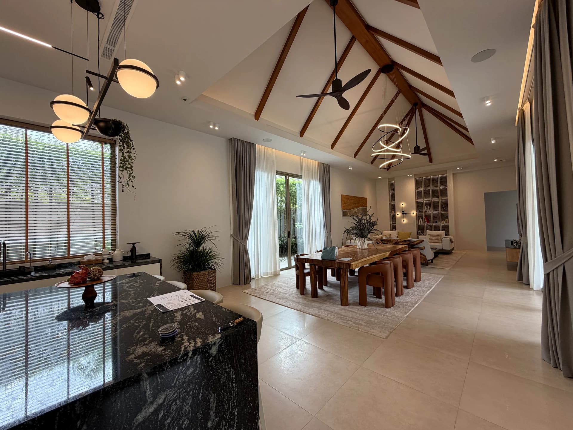 Lucky Layan Villa